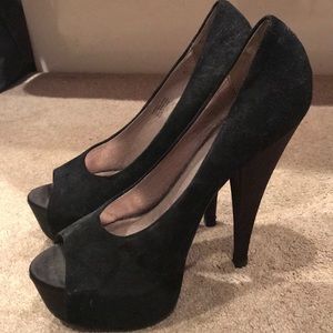 High heel pumps